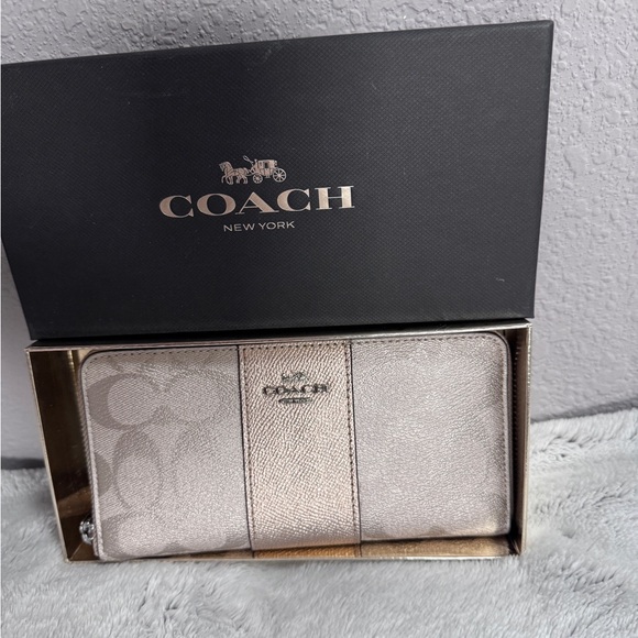 Coach Handbags - ⚠️ NEW‼️ COACH Accordion Zippy Wallet Silver/Platinum~NEW in box ($298)